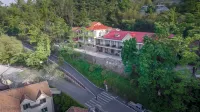 Pine Cereal Villa (Yinshan Street Transfer Store in Moganshan Scenic Area)