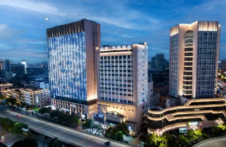 MEHOOD EZZI Hotel (Nanchang Bayi Square Dinggonglunan Subway Station) Отели рядом с достопримечательностью «Nanchang University of Aeronautics»