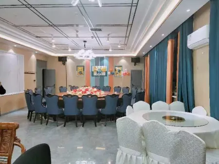 Avati Family and Garden Hotel Отели рядом с достопримечательностью «Народная больница в Авати»