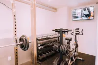 Minimalist Loft 2: Namba Compact Studio & 24/7 Gym - gimnasio