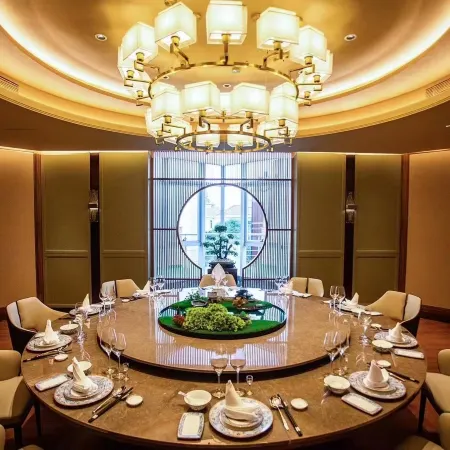 Tongling Tianjing Lake Jinling Jialong Hotel