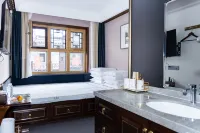 Lao Chenggen Courtyard Homestay (Daiwangfu Store in Datong Ancient City)