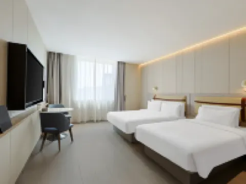 Homeinn Selected Hotel (Baicheng Railway Station Pedestrian Street) Hotéis em Baicheng