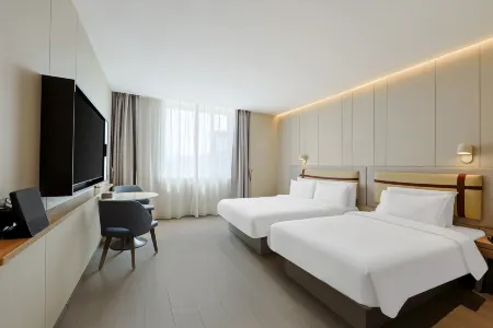 Homeinn Selected Hotel (Baicheng Railway Station Pedestrian Street) Отели в г. Байчэн