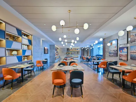 Kyriad Hotel (Haining Hainan Road Branch) Отели рядом с достопримечательностью «Hai'an Slate Street»