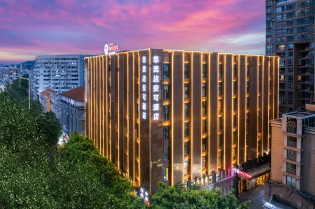 Ramada Encore Hotel (San Yuanli Avenue Store, Guangzhou Baiyun Railway Station) Отели рядом с достопримечательностью «Guangdong University of Foreign Studies»