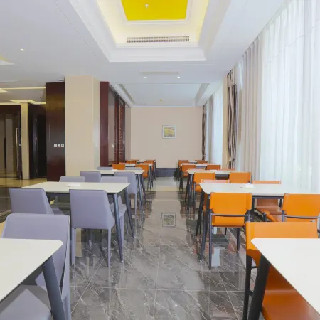 Luoshan Golden Sunshine Star Ji Hotel