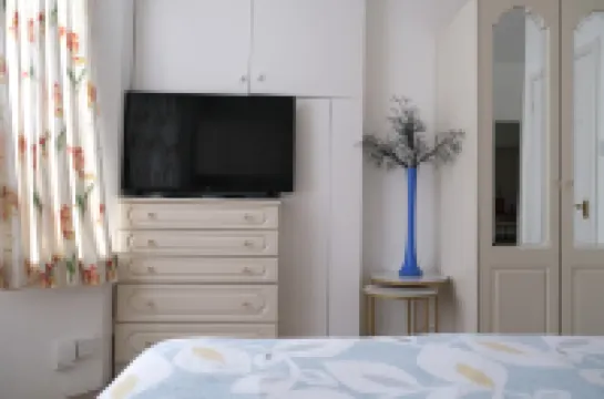 Lovely 1 Bedroom Apartment with Free Parking