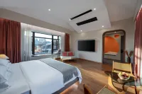 Shuangyu Homestay (Mangshi Yi Nationality Ancient Town)