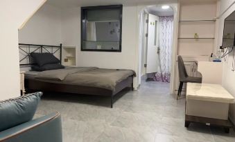 Qingyiwan Apartment (Shanghai Railway Station Jiangning Road Subway Station Branch)