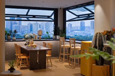 HUACHENG Huacheng · Wooden Lodge Scenic Terrace Coffee Hotel Hotell i 