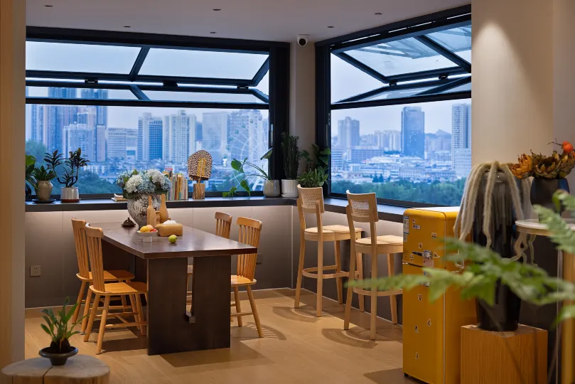 HUACHENG Huacheng · Wooden Lodge Scenic Terrace Coffee Hotel