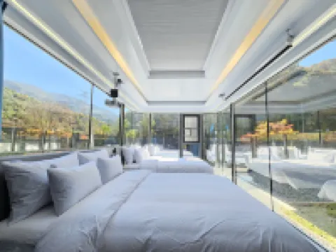 แกลมปิ้งแอนด์เพนชั่น Galaxy x Hotel type Caravan โรงแรมในพย็องชัง
