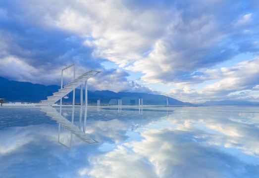 大理洱海生态廊道·听风者艺术酒店外景图