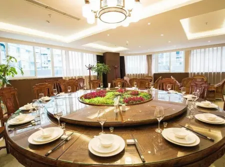 James Joyce Coffetel (Chengdu Shuangliu International Airport) Отели рядом с достопримечательностью «Chengdu Wuhou Jinhuaqiao Residential District Jinfeng Community Cultural Center»