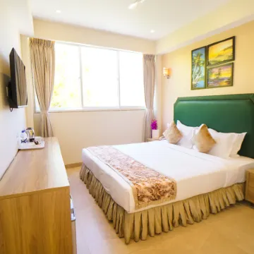 Hotel Flora Hotels near Muliaage (Palace)