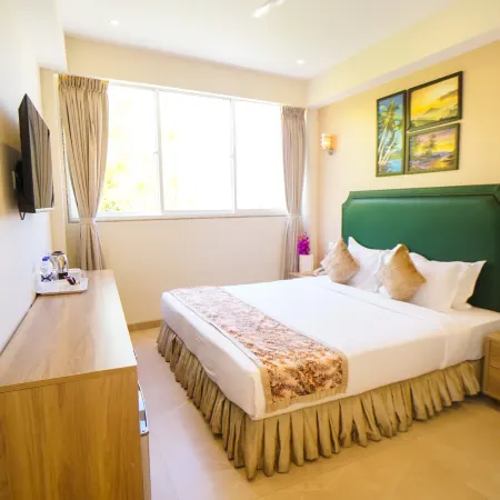 Hotel Flora Отели рядом с достопримечательностью «Grand Friday Mosque»