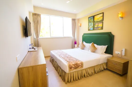 Hotel Flora Hotels near Jumhooree Maidhaan