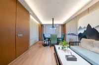 Pullman Light Luxury Hotel