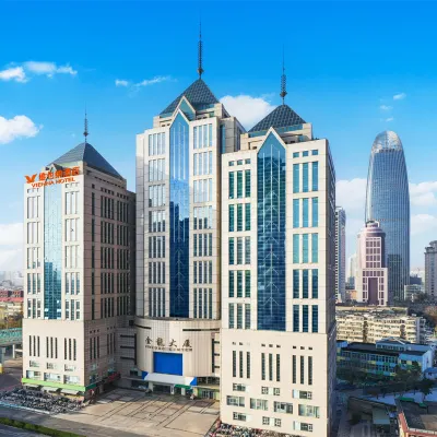 Vienna Hotel (Jinan Baotu Spring Wanda Plaza) Отели рядом с достопримечательностью «Парк источника Баоту»