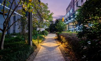Cloud Pickup Hotel (Kangxin Highway Metro Station Store)