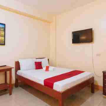 RedDoorz @ Golden Park Inn La Union Rooms
