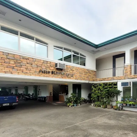 Green Meadows Hotel & Restaurant
