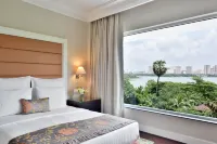 Lakeside Chalet, Mumbai - Marriott Executive Apartments - balcony