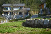 White Narcissus Scenic Spot Mountain Creek Stacking Accommodation