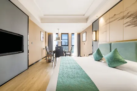 GreenTree Eastern Hotel (Hainan Free Trade Port, Jiangdong New District, Meilan Airport) Отели рядом с достопримечательностью «Qiongtai Normal University (Guilinyang Campus)»