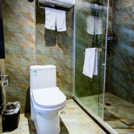 Urban Garden Hotel (Jinxiang Suandu Shopping Plaza Jincheng Road)