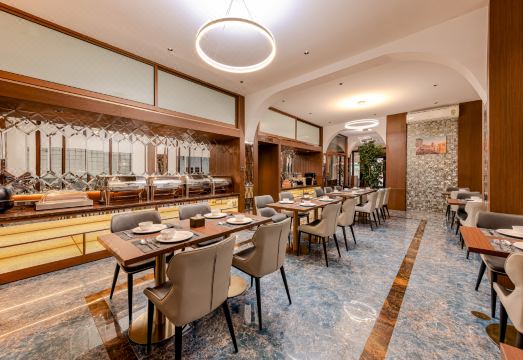 2. 리버사이드 호텔..