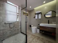 Woods Trace & Time • Forest Isle Retreat — LuxuryNook • Elegant Forest-Themed Stay - balcon