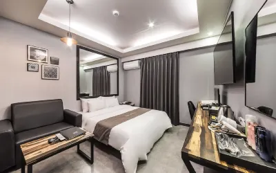 Yongin Top