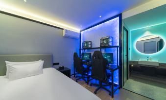 Weikai Esports Hotel (Fuzhou Sanfang Qixiang Dongjiekou Subway Station Branch)