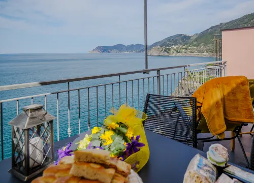 La Lampara Sea View Terrace Apartment with AC Hotels in Manarola