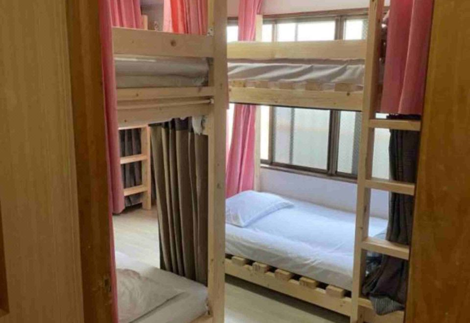 5. GUEST HO..