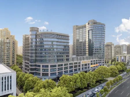 Taizhou Meizhu Hotel (Jiaojiang City Government Avenue Baolongcheng Store) Отели рядом с достопримечательностью «Baiyun Pavilion»