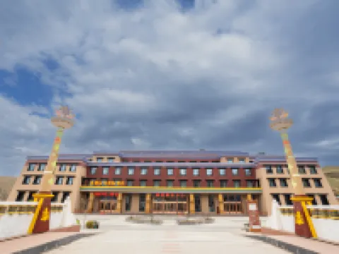 絲路金馬インターナショナルホテル(馬蹄寺観光地) 粛南ユグル族自治県のホテル