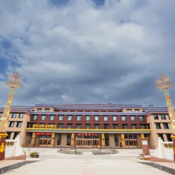 Silk Road Jinma International Hotel (Mati Temple Scenic Area)