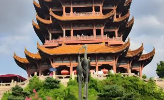Wuhan Zhiren Homestay (Qingyuzui Subway Station)