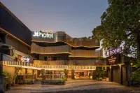 J4 Hotels Legian Hotel dekat 5GX Bali
