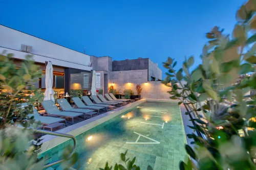 VITA Hotel & Rooftop - Airport Shuttle