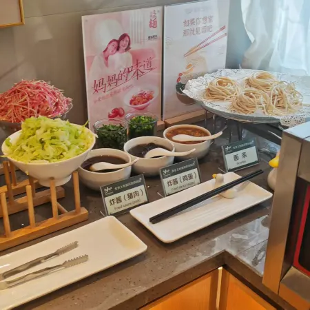 Homeinn Plus Hotel (Zhangjiakou Kangbao County Government)