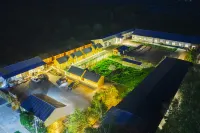 昭蘇馬廄里民宿·Mewsinn｜萌寵咖啡·度假院子 馬背民俗文化園附近的飯店