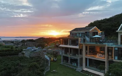 遇山見海Villa遇見山海民宿 鄰近對戒觀景平臺的酒店