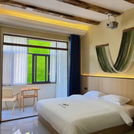 Yishan Yueji Inn