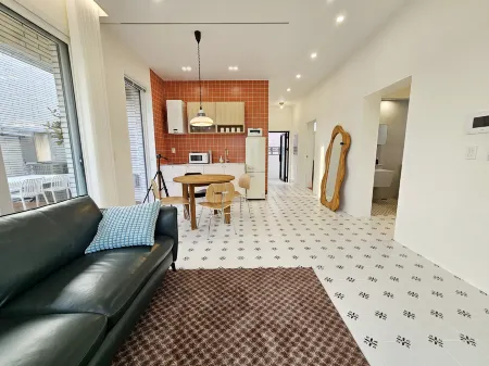 Yuyuhi Private Pool Villa Отели рядом с достопримечательностью «Aewol Coast Road»