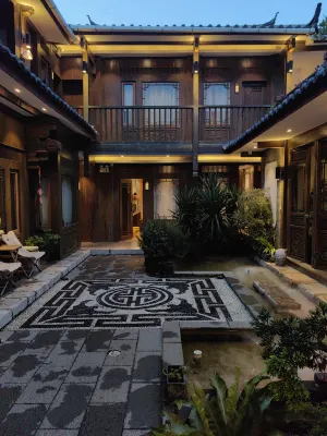 雲嵐客棧（麗江古城四方街店） 麗江梵谷星空藝術館附近的飯店