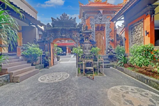Collection O Bali near Terminal Ubung formerly Batukaru Garden Hotel Отели рядом с достопримечательностью «Mahendradatta University Bali»